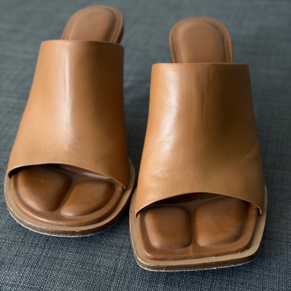 Jacquemus Leather Slide Sandals in Tan - Women - Picture 7 of 9